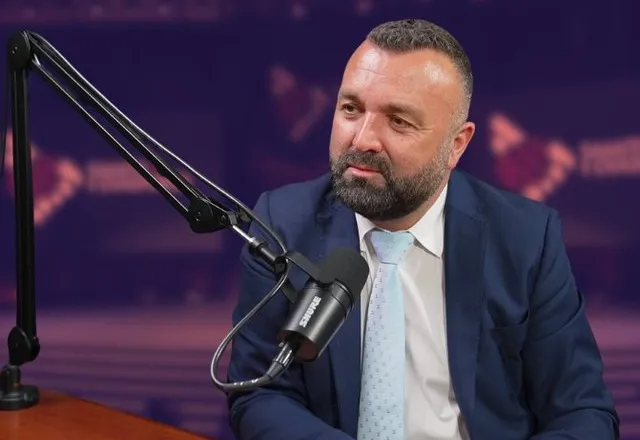 Nga Savra në “America’s Best Doctor”, rrugëtimi i jashtëzakonshëm i neurokirurgut shqiptar Gentian Toshkezi (VIDEO)