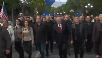 Nis protesta e PD, Berisha lë selinë! Marshon me një grusht militantësh drejt Kryeministrisë