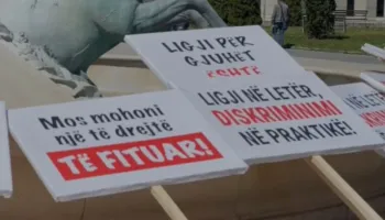 Nis protesta për provimin në gjuhën shqipe në Maqedoninë e Veriut, studentët “pushtojnë” Shkupin