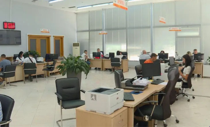 NIVELI I PAGAVE – Shteti vazhdon të paguajë më mirë se privati, DAP: 20 aplikime për një vend pune…