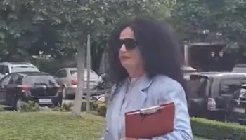 Një mjeke përballë doktorit? Mereme Sela dorëzon kandidaturër për kryetare të PD