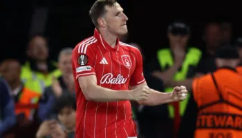 Notingham Forest fiton me Aston Vilën, Vajekano hapi drejt finales