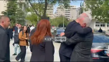 “Nuk dua gjë tjetër!” I moshuari ndalon Ramën në Vlorë, ja çfarë i kërkoi Kryeministrit (Video)