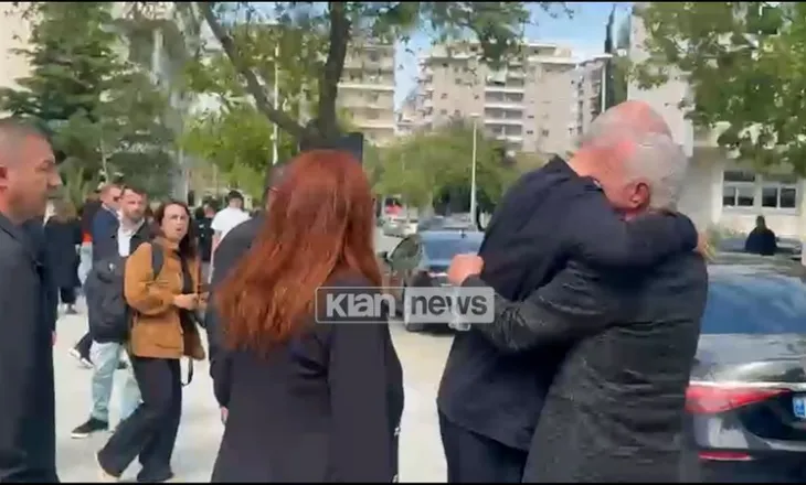 “Nuk dua gjë tjetër!” I moshuari ndalon Ramën në Vlorë, ja çfarë i kërkoi Kryeministrit (Video)