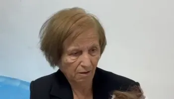 “Nuk e mbrojta dot vajzën”, pitbulli i kafshoi mbesën, gjyshja tregon ngjarjen e rëndë