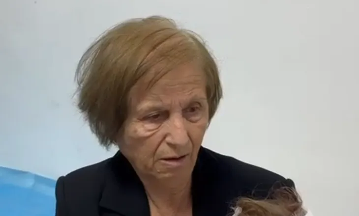 “Nuk e mbrojta dot vajzën”, pitbulli i kafshoi mbesën, gjyshja tregon ngjarjen e rëndë