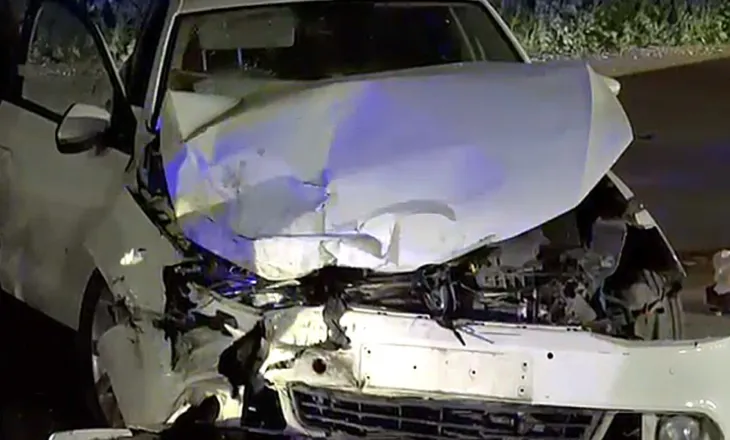 Nuk iu bind urdhrit për të ndaluar, 15-vjeçari përplas makinën e policisë në Vlorë, plagoset një efektive