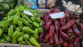 Nuk ndalet rritja e çmimeve, domatja dhe katraveci u shtrenjtuan me 20% vetëm këtë të hënë