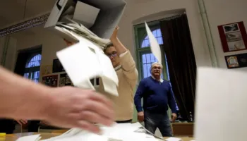 Numërohen 45.7% e kutive të votimit në Hungari, ja si ndahen 199 vendet e Parlamentit