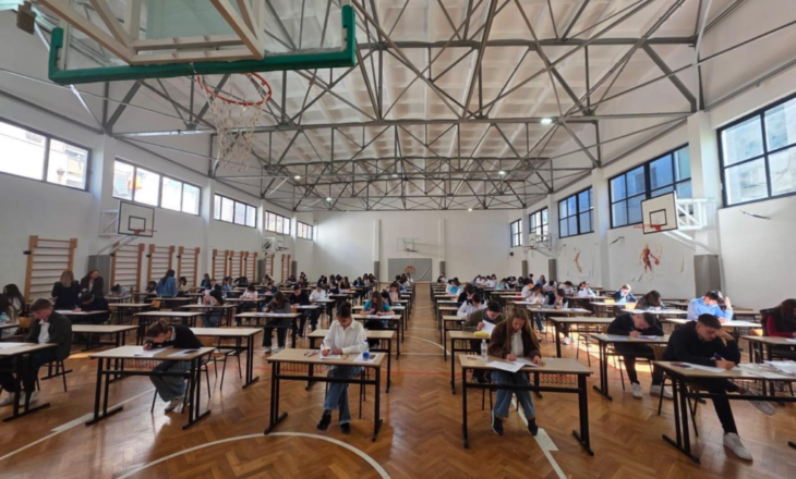 Olimpiada e Gjuhës Shqipe, gara që po bashkon të rinjtë nga dy anët e kufirit Shqipëri e Kosovë