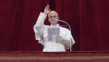 Papa kritika ndaj udhëheqësve që “investojnë në luftë”: Bota u shkatërrua nga një grusht tiranësh