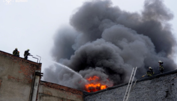 Pashkë nën breshërinë e dronëve/ Rusia “shkrin” armëpushimin, Zelensky thirrje urgjente SHBA-ve