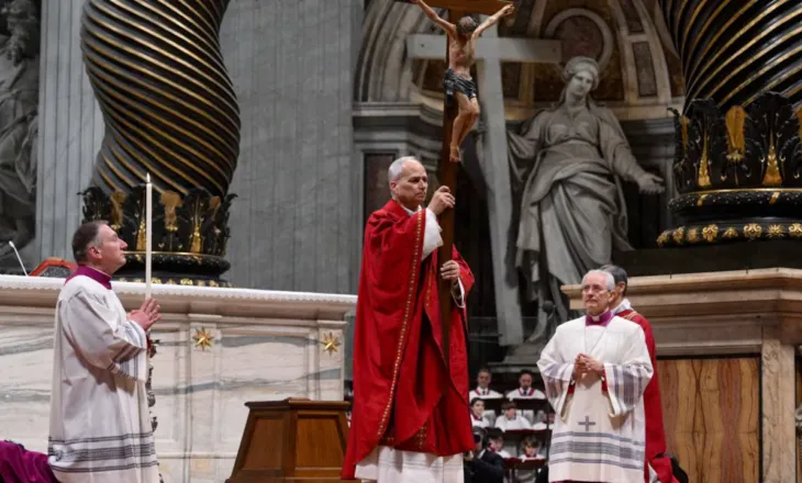 Pashkët katolike, Papa Leoni mban kryqin në të gjitha stacionet për herë të parë pas tre dekadash