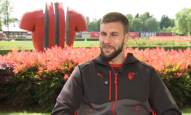 Pavlović, fjalë lideri: “Qëndroj dhe fitoj me Milanin”. Pastaj fton Vlahović: “Sulmues i madh, është numri një”