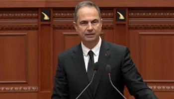 PD dhe deputetët e Ilir Metës braktisin seancën plenare për Luçiano Boçin