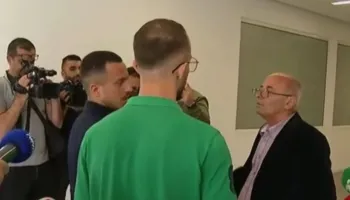 PD i mbyll derën Salianjit/ Nuk pranon dosjen e kandidimit për kryetar, përfaqësuesi: Do ta çojmë me postë!