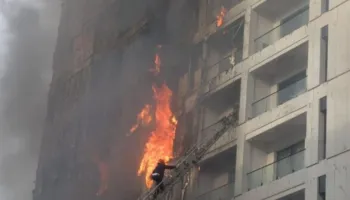 Përfundon ekspertiza e zjarrit në pallatin pranë QSUT, kush është shkaku i rënies së flakëve