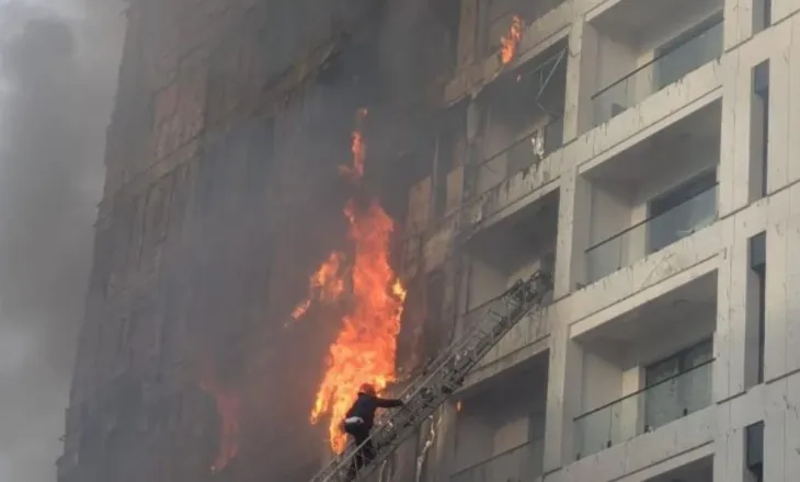 Përfundon ekspertiza e zjarrit në pallatin pranë QSUT, kush është shkaku i rënies së flakëve