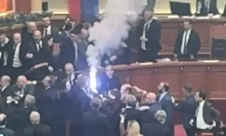 Përjashtimet nga seancat plenare, deputetët e PD padi në Gjykatën Administrative, kërkojnë shfuqizimin e vendimit të Etikës