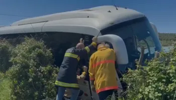 Përmbyset autobusi me nxënës në rrugën drejt Manastirit të Zvërnecit
