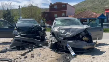 Përplasen dy makina në Maliq-Korçë, 3 të plagosur rëndë