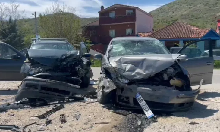 Përplasen dy makina në Maliq-Korçë, 3 të plagosur rëndë