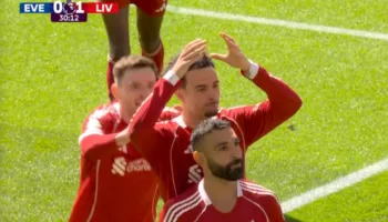 Pjesa e parë mbyllet me një gol në derbin e Merseyside. Shënon fillimisht Everton, por feston Liverpool (video)