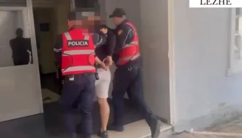 Plagosi rëndë shtetasin, arrestohet pas tre vitesh 22-vjeçari në Shëngjin