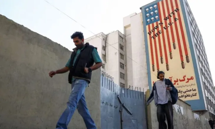 “Poshtë SHBA-ja”/ Qytetarët në mbështetje të regjimit iranian