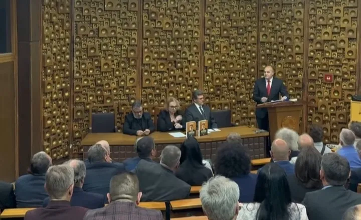 Promovohet në Kosovë “Lufta e heshtur” e Zef Mazit, Hoxhaj: Flet për betejat që fitohen çdo ditë!