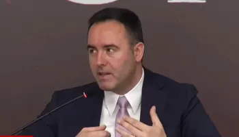 Propozimi i Konjufcës nga Tirana: Të financojmë mësues të gjuhës shqipe në vendet ku kemi diasporë