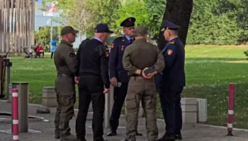 Protesta e opozitës, Drejtori i Përgjithshëm i Policisë mbërrin para kryeministrisë