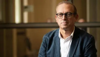 “Pse ra Orban pas 16 vitesh?”, Robelli: Qytetarët u lodhën nga korrupsioni galopant dhe opozita u bashkua