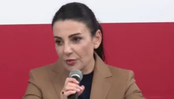 “Punët e Shqipërisë shpesh herë mbulohen nga balta”, Belinda Balluku: PS ka hapur dyert për të rinjtë
