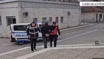 Punonjësi i Bashkisë Gjirokastër shkakton aksident me 3 të plagosur dhe 4 makina të shkatërruara, policia e arreston!