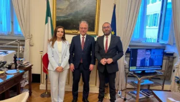 “Qeveria ka braktisur reformat”, Bardhi dhe Tabaku takohen me zv.Kryetarin e Dhomës së Deputetëve në Itali