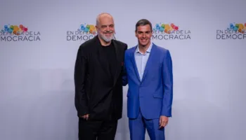 Rama në Barcelonë për samitin e demokracisë, takohet me Sánchez