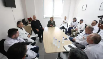 Rama në Spitalin Rajonal të Lezhës: Do të rrisim pagat dhe do të përmirësojmë kushtet për mjekët