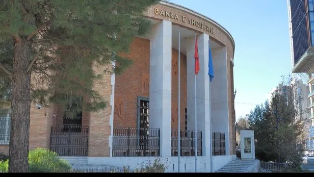 Raporti i BSH: Ekonomia po rritet! Kreditë e këqija kanë rënë në nivelin më të ulët në 15 vite