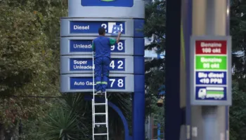 Rriten çmimet e karburanteve në vend, nafta shitet me 215 lekë/litër, rritet me 3 lekë edhe benzina