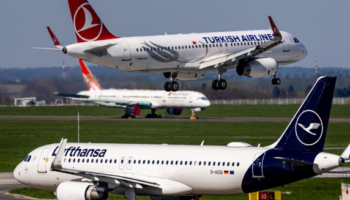 Rriten pasiguritë, gysma e kompanive ajrore europiane po shkurtojnë fluturimet