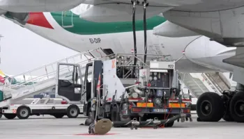 Rritet numri i aeroporteve italiane me mungesë karburanti, shqetësim për udhëtimet verore