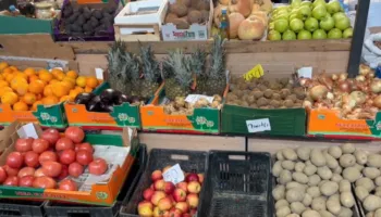 Rritja e çmimeve boshatis tregun në Korçë, tregtarët mbeten “pa punë” pas shtrenjtimit të produkteve