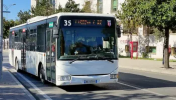 Rritja e çmimit të naftës/ Paralajmërohet ndërprerje e transportit publik, Shoqata kërkon ndërhyrje të menjëhershme