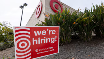 Rritje rekord e punësimit në SHBA, por a po reflektohet kriza globale në këto shifra?