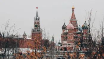 Rusia konfirmon vizitën e ministrit të Jashtëm iranian në Moskë