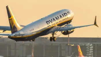 Ryanair mbyll bazën në Berlin, shkak rritja e tarifave