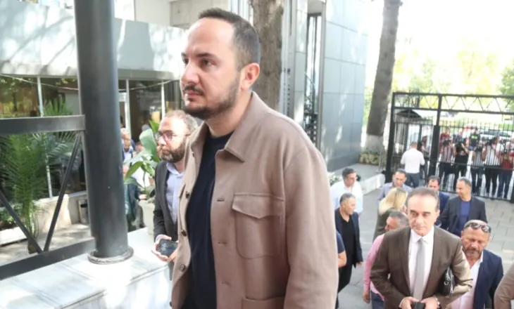 Salianji depoziton kandidaturën për kreun e PD, zbulon platformën: Berishës do t’i njihen meritat, por koha e tij ka mbaruar