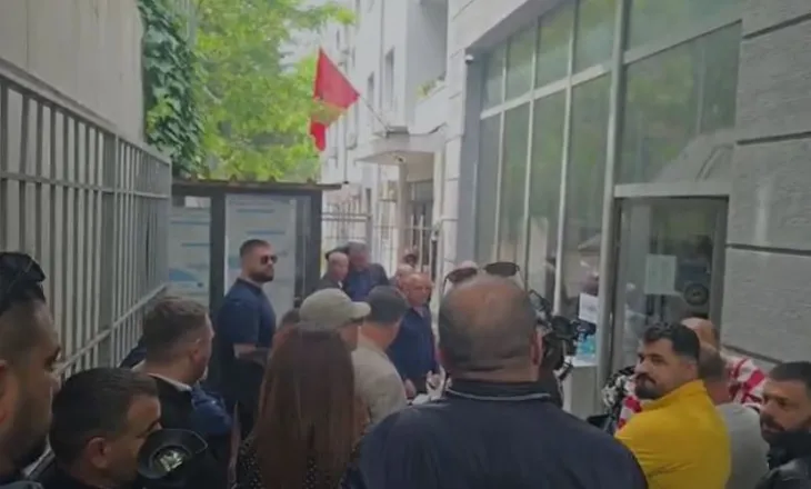 Seanca për masat e sigurisë, avokatët e 11 protestuesve të PD refuzojnë gjyqtarin Enkel Peza