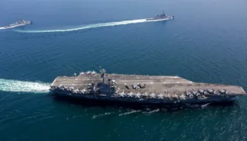 SHBA bllokon portet e Iranit. Mbi 12 anije luftarake, aeroplanmbajtëse, forca amfibe dhe 100 avionë